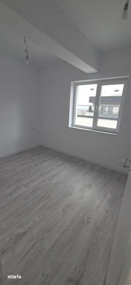 Apartament cu 3 camere decomandat în Calea București