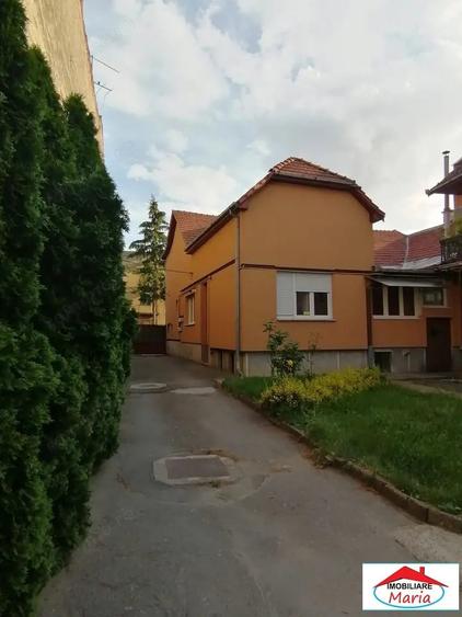 Casă cu Teren 375 Mp în Central