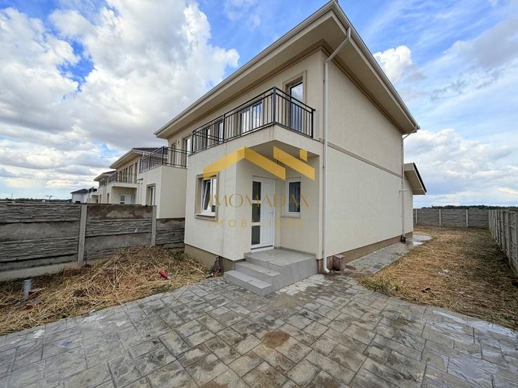 Duplex cu 3 camere cu Canalizare în Bucovăț (Remetea Mare)