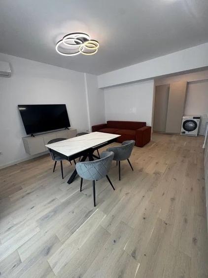 Apartament cu 3 camere semidecomandat, mobilat în Pipera