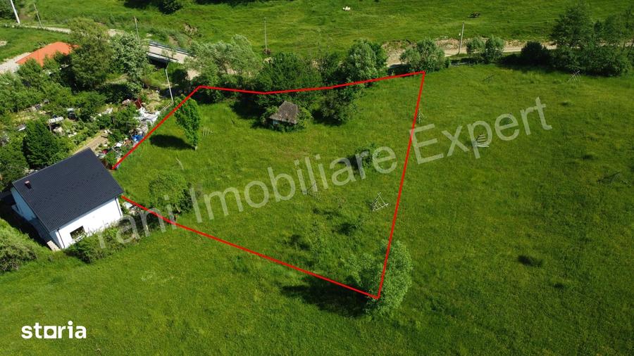 Teren de 2400 mp, în Valea Danului