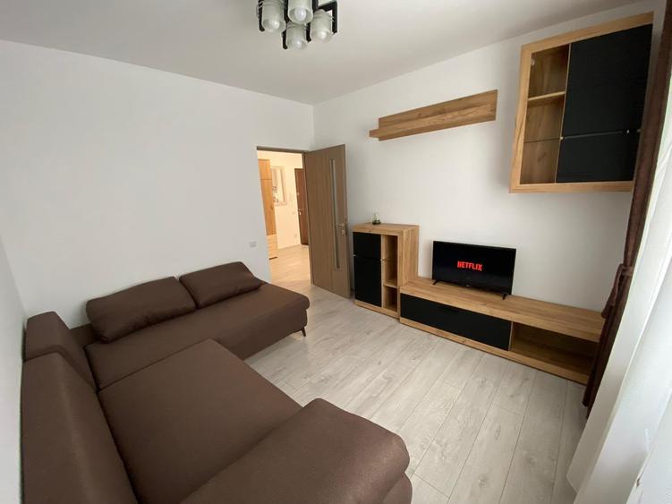Apartament cu 3 camere semidecomandat în Florești