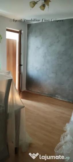 Apartament cu 3 camere decomandat în Sud
