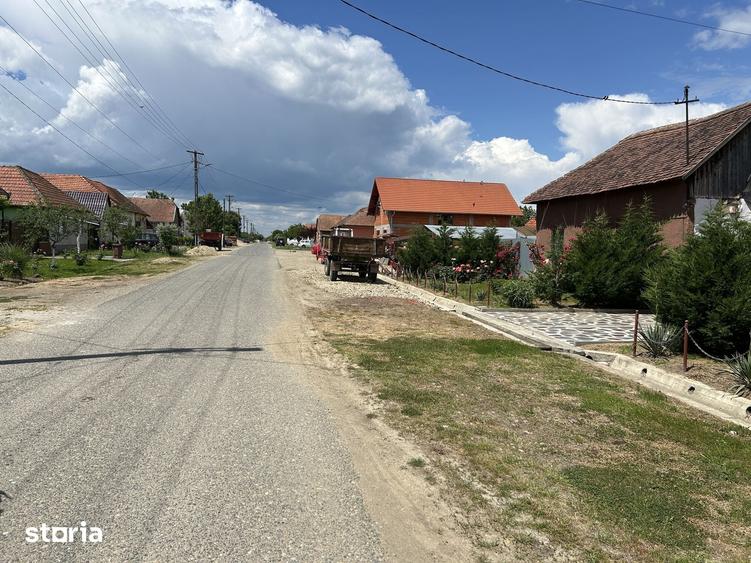 Casă cu 6 camere decomandat cu Teren 2700 Mp în Bocsig