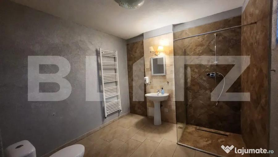 Casă cu 10 camere cu Teren 1100 Mp în Corunca