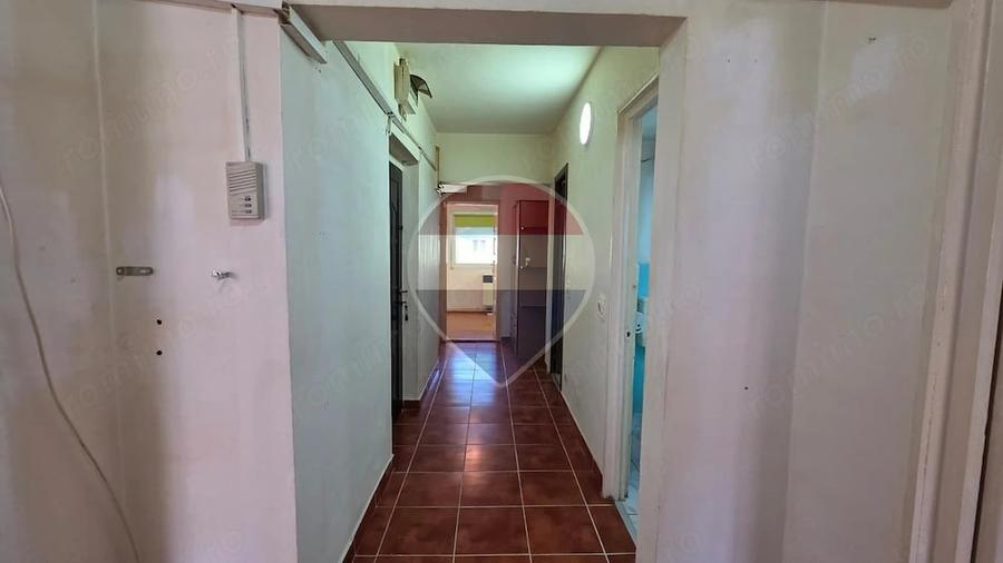 Apartament cu 4 camere decomandat în Vitrometan