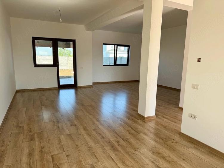 Casă cu 4 camere cu Teren 306 Mp în Moșnița Veche