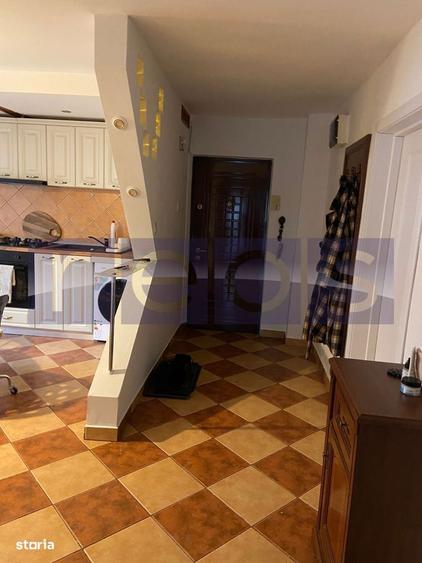 Apartament cu 3 camere decomandat, mobilat în Vitan