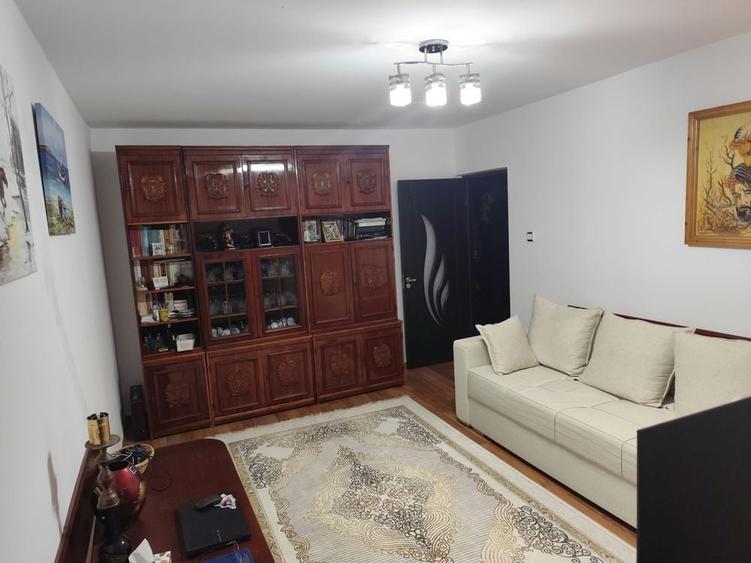 Apartament cu 2 camere decomandat, mobilat în Tomis III