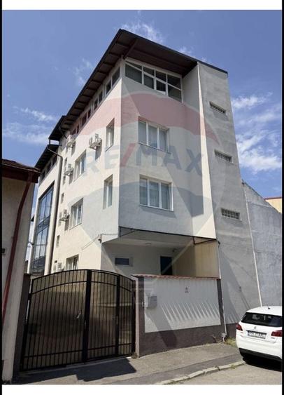 Casă individuală cu 6 camere cu Teren 100 Mp în Banu Manta