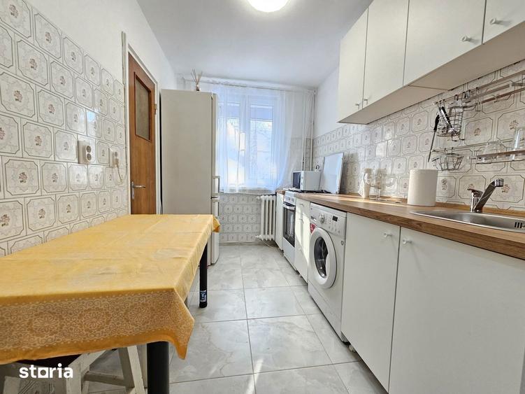 Apartament cu 3 camere decomandat, mobilat în Titan
