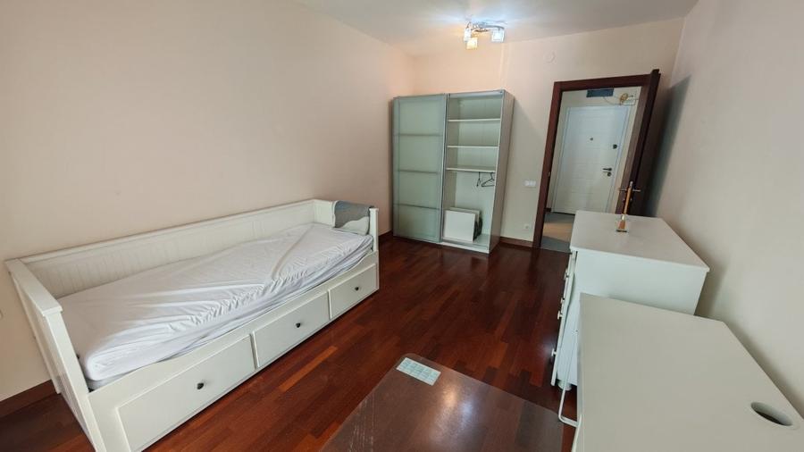 Apartament cu 3 camere semidecomandat, mobilat în Dristor