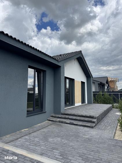 Casă cu 3 camere cu Teren 300 Mp în Sânpetru