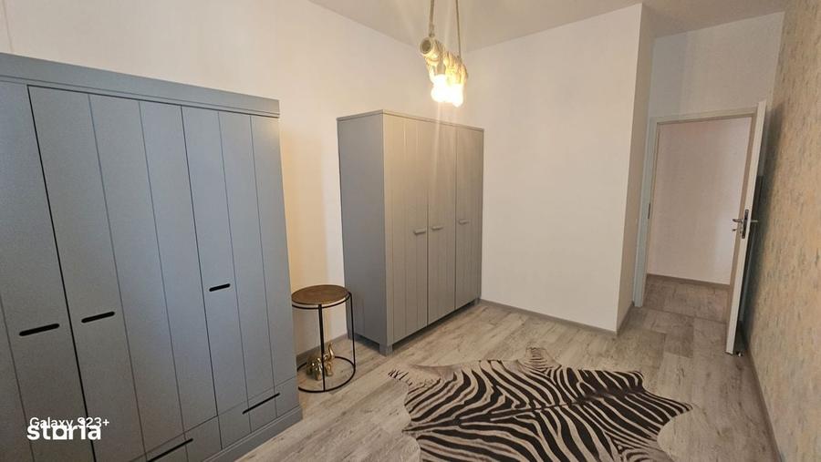 Apartament cu 4 camere decomandat în Titan