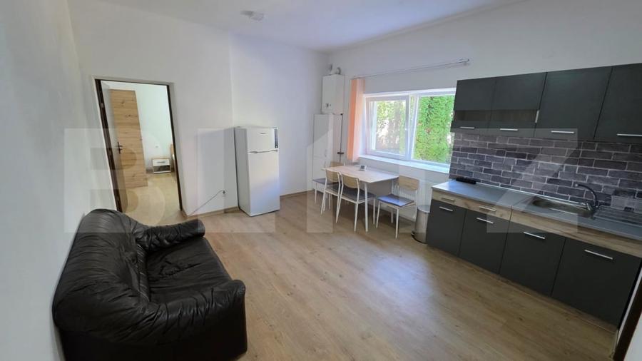Apartament cu 4 camere semidecomandat în Central