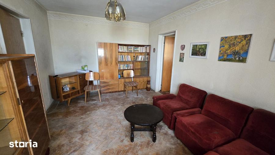 Apartament cu 3 camere în Craiovei