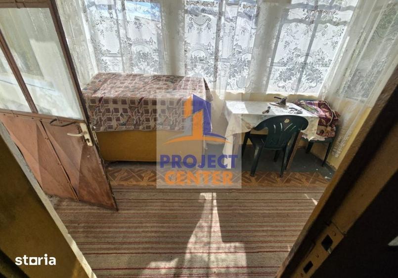 Casă cu 7 camere cu Teren 2211 Mp în Central