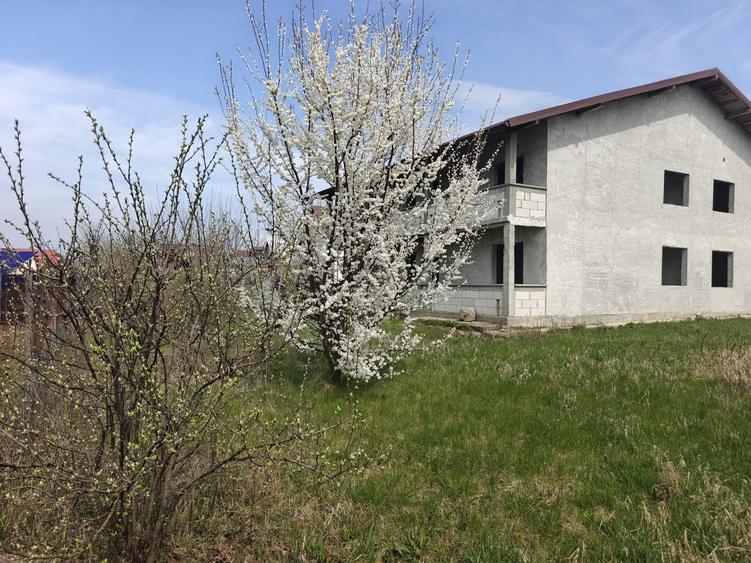 Casă individuală cu 5 camere cu Teren 1700 Mp în Moara
