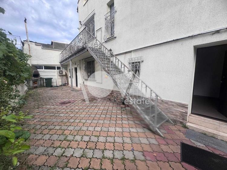 Casă individuală cu 6 camere cu Canalizare în Cotroceni