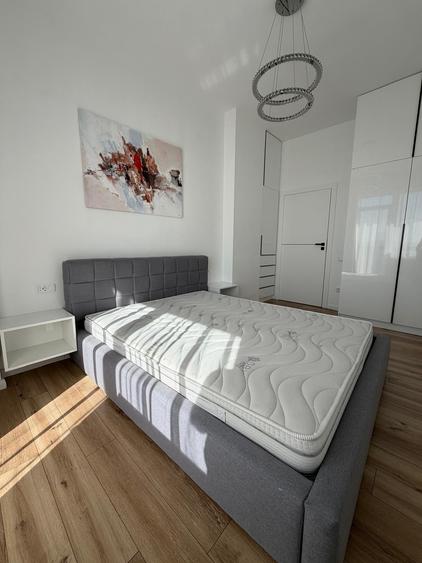 Apartament cu 3 camere semidecomandat, mobilat în P-ța Mihai Viteazul