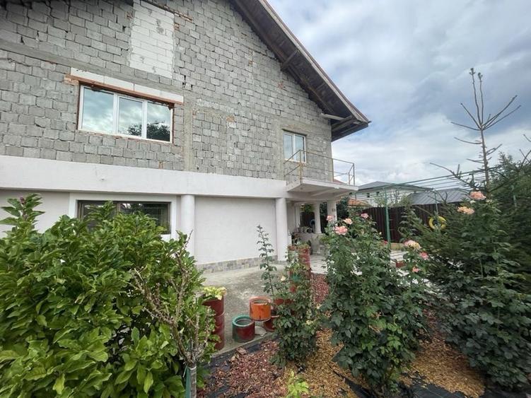 Casă cu 4 camere în Central