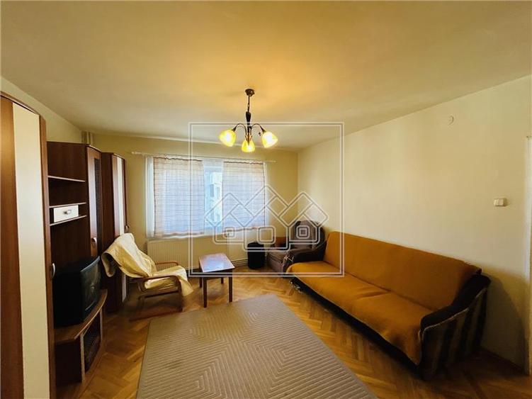 Apartament cu 3 camere decomandat în Terezian