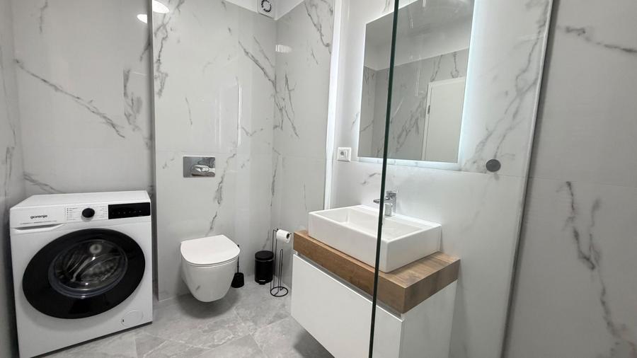 Apartament cu 2 camere decomandat, mobilat în Tractorul