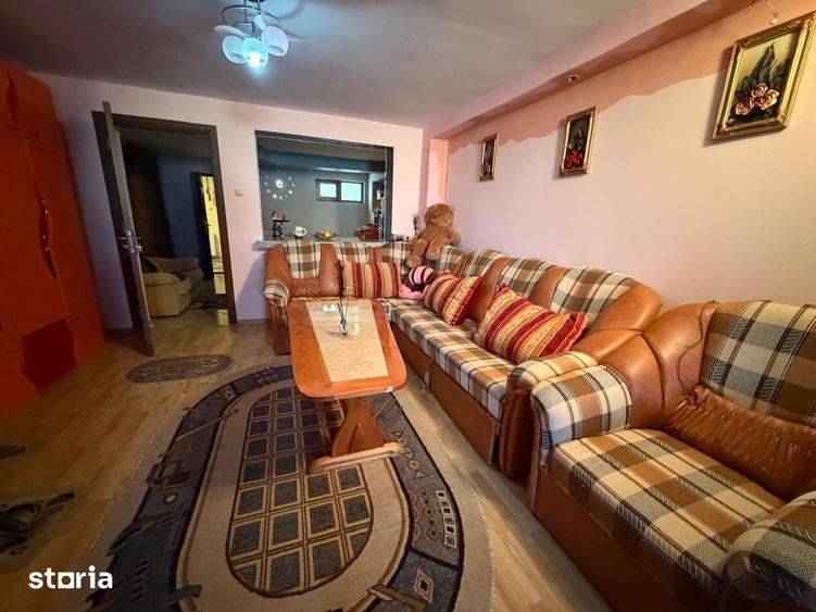 Casă cu 10 camere cu Teren 800 Mp în Costești