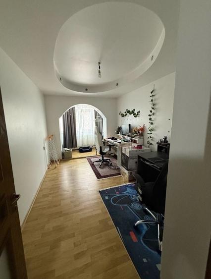 Apartament cu 3 camere în George Enescu