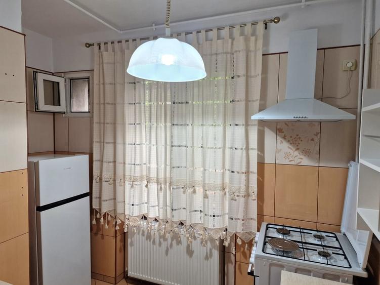 Apartament cu 3 camere semidecomandat în Floreasca
