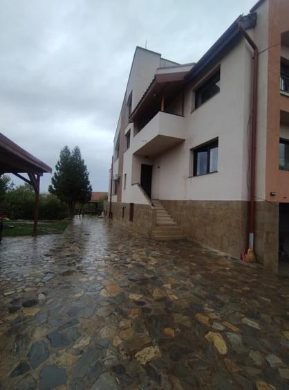 Casă individuală cu 5 camere cu Canalizare în Vălenii de Munte