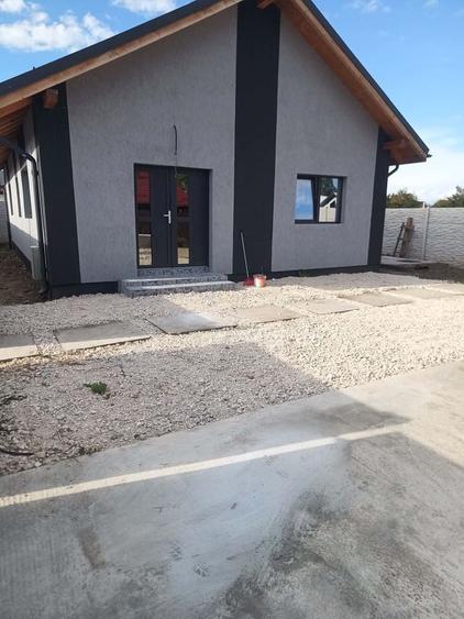 Casă cu 4 camere cu Teren 450 Mp în Stupini