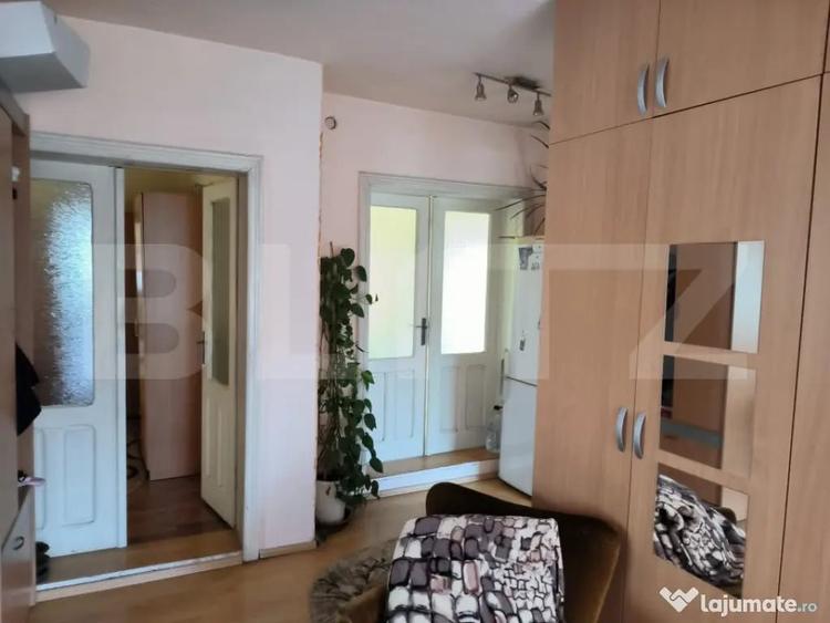 Casă cu 7 camere cu Teren 375 Mp în Central