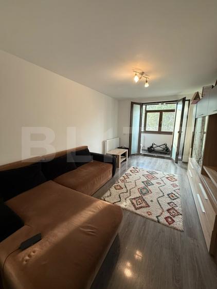 Apartament cu 2 camere decomandat, mobilat în Central