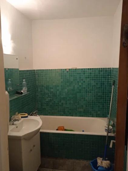 Apartament cu 3 camere semidecomandat în Drumul Taberei