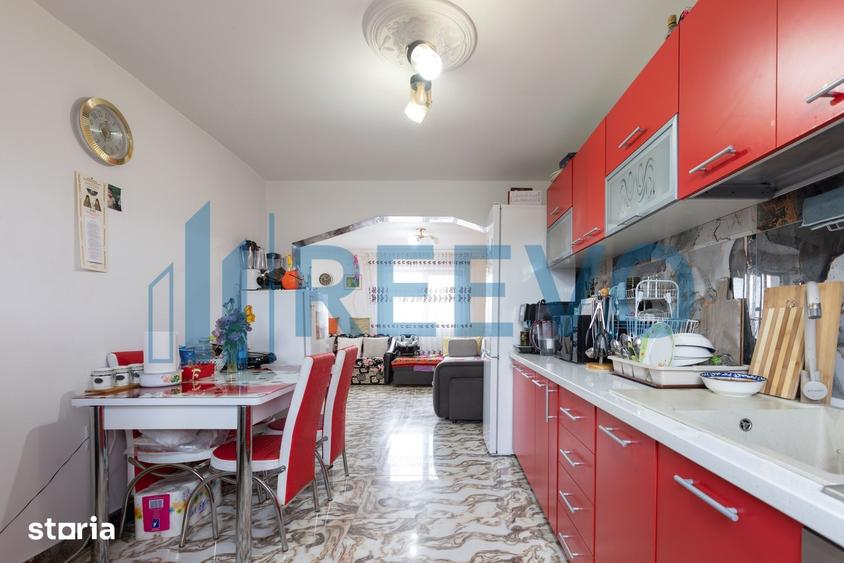 Casă cu 7 camere cu Teren 735 Mp în Letea Veche