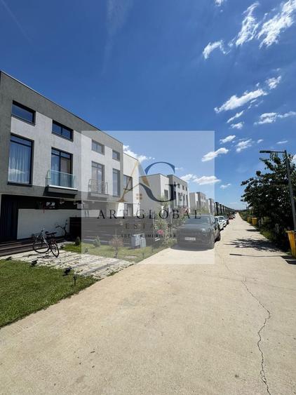 Duplex cu 4 camere cu Canalizare în Domnești