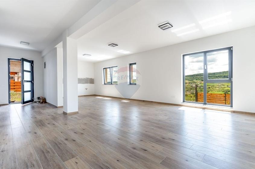 Duplex cu 4 camere cu Teren 400 Mp în Chinteni