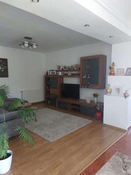 Casă cu 3 camere în Sânger