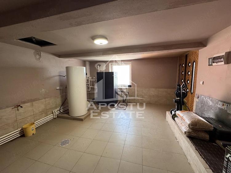 Casă cu 8 camere cu Teren 700 Mp în Sălașu de Jos