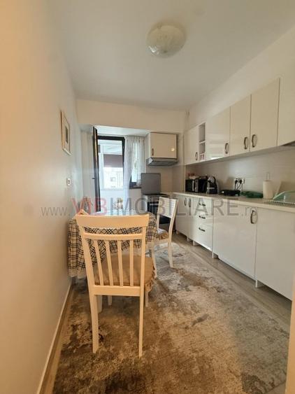 Apartament cu 3 camere decomandat în Victoriei