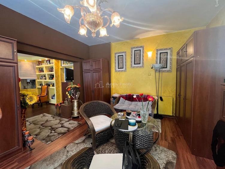 Apartament cu 4 camere nedecomandat în Central