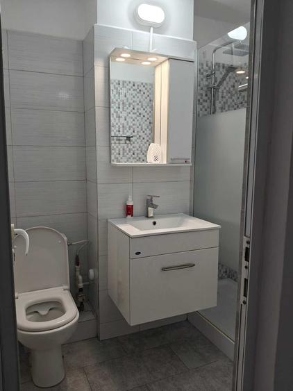 Apartament cu 3 camere decomandat în Micro 6