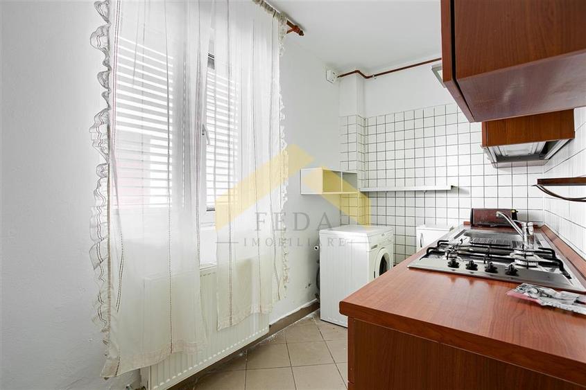Apartament cu 3 camere semidecomandat în Galșa