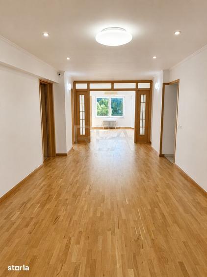Apartament cu 4 camere semidecomandat în Centrul Civic
