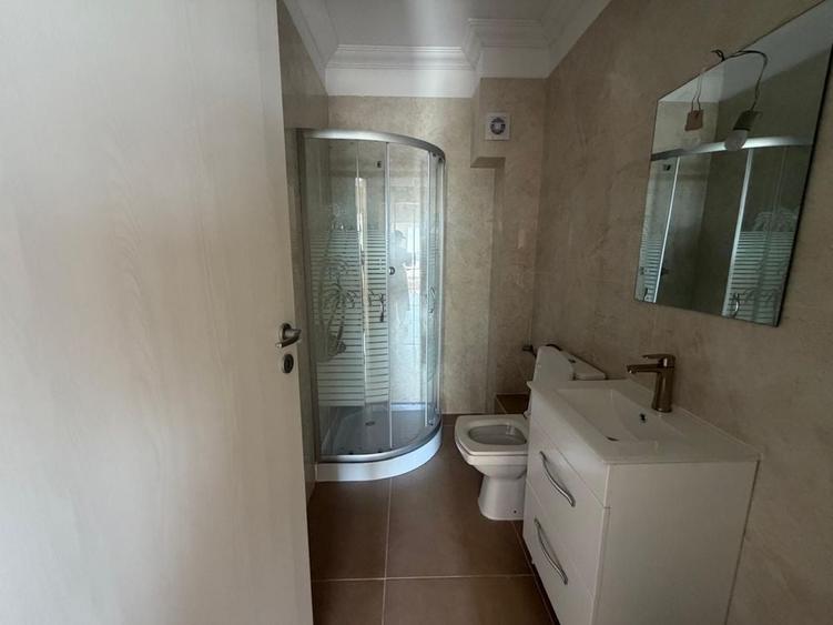 Apartament cu 3 camere decomandat în Exterior Vest