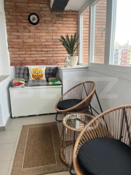 Apartament cu 3 camere semidecomandat, mobilat în Central