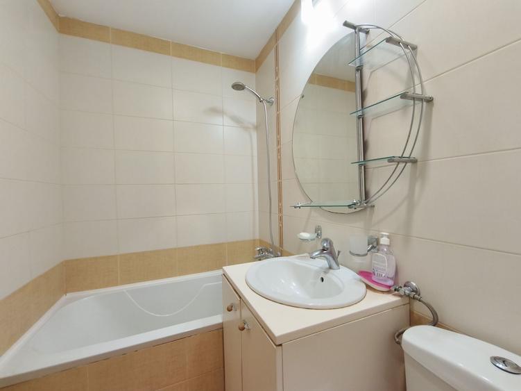 Apartament cu 4 camere decomandat în Central