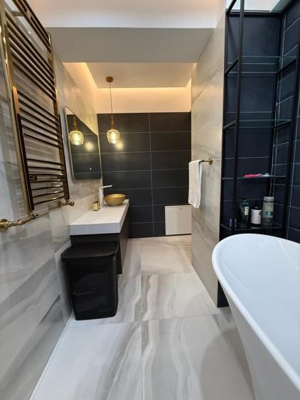 Apartament cu 3 camere decomandat, mobilat în Nicolina