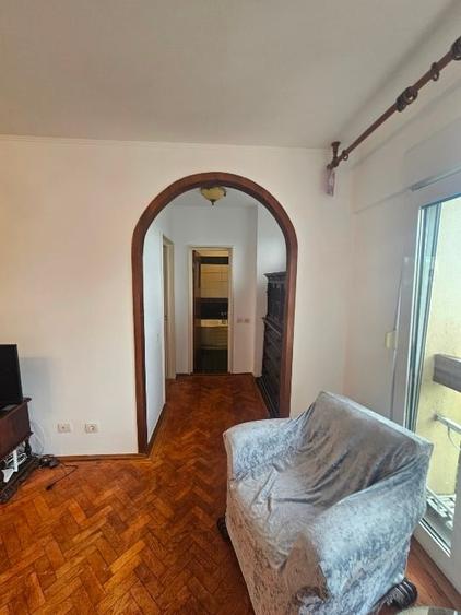 Apartament cu 3 camere semidecomandat în Vatra Luminoasă